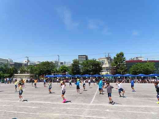 ４年生「GO ４ it！ ニャティティダンス」